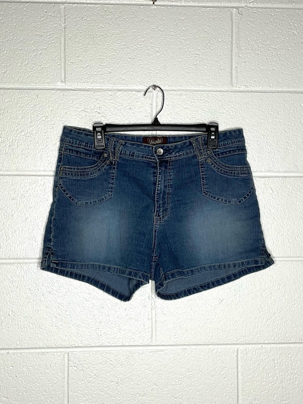 < Vintage Angels High-Rise Denim Shorts Waist 34” >